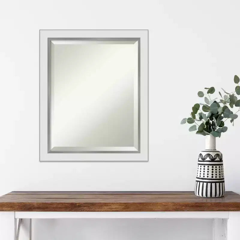 Miroir mural biseauté à cadre fin argenté, simple, finition mate