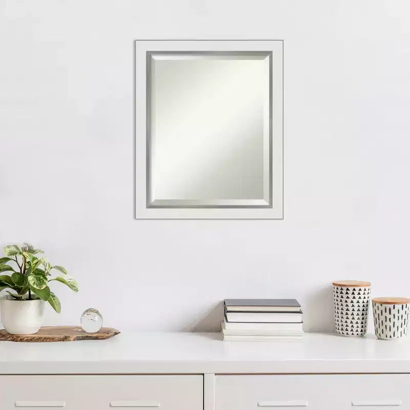 Miroir mural biseauté à cadre fin argenté, simple, finition mate