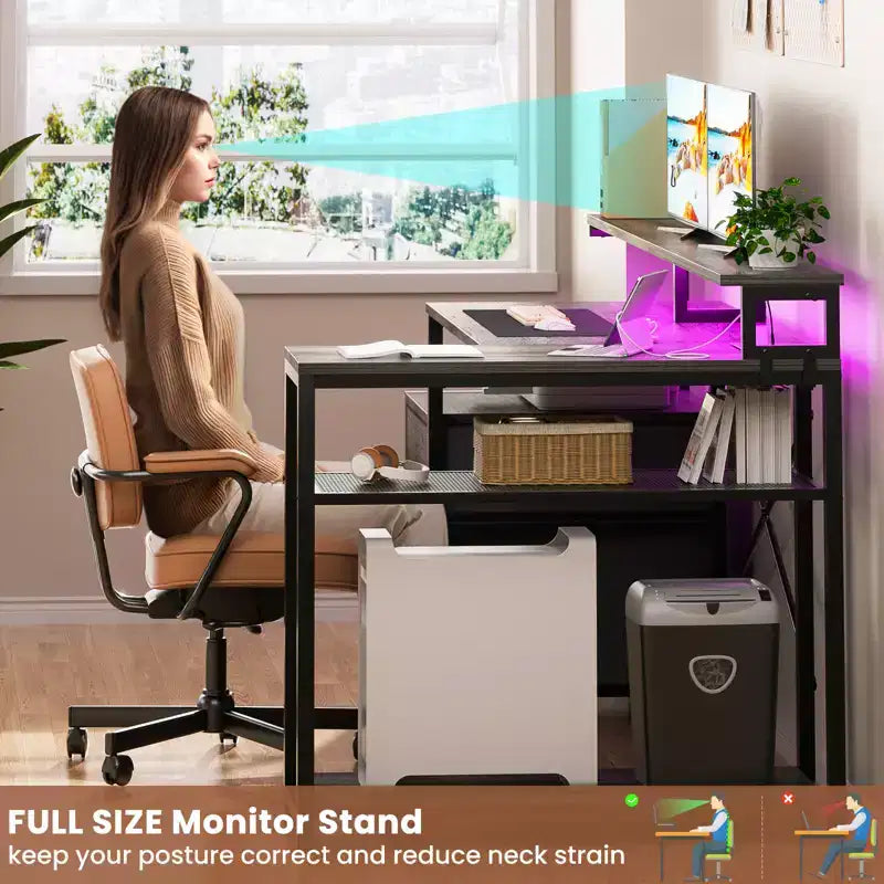 Bureau d'angle en L noir/marron/gris foncé/blanc/gris clair avec station de charge, tiroirs pour dossiers et étagères – 1 personne