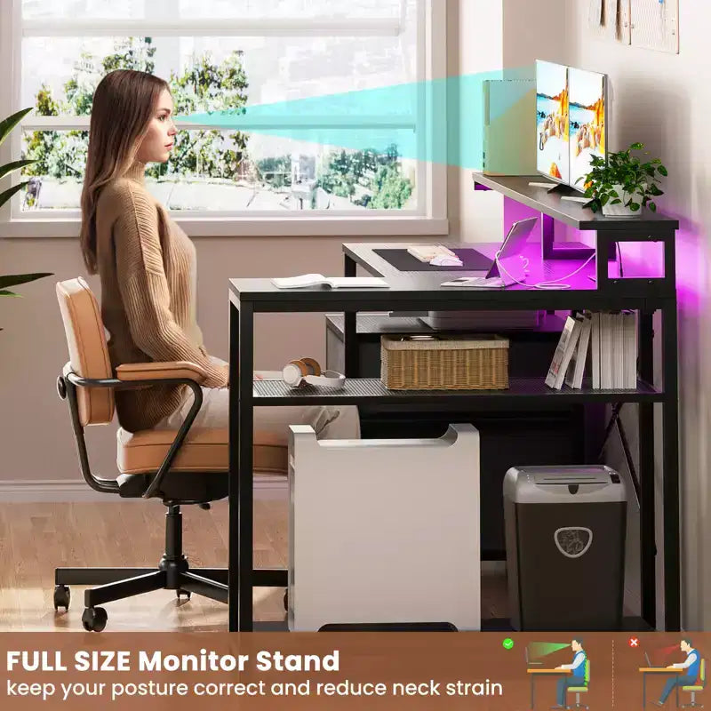 Bureau d'angle en L noir/marron/gris foncé/blanc/gris clair avec station de charge, tiroirs pour dossiers et étagères – 1 personne