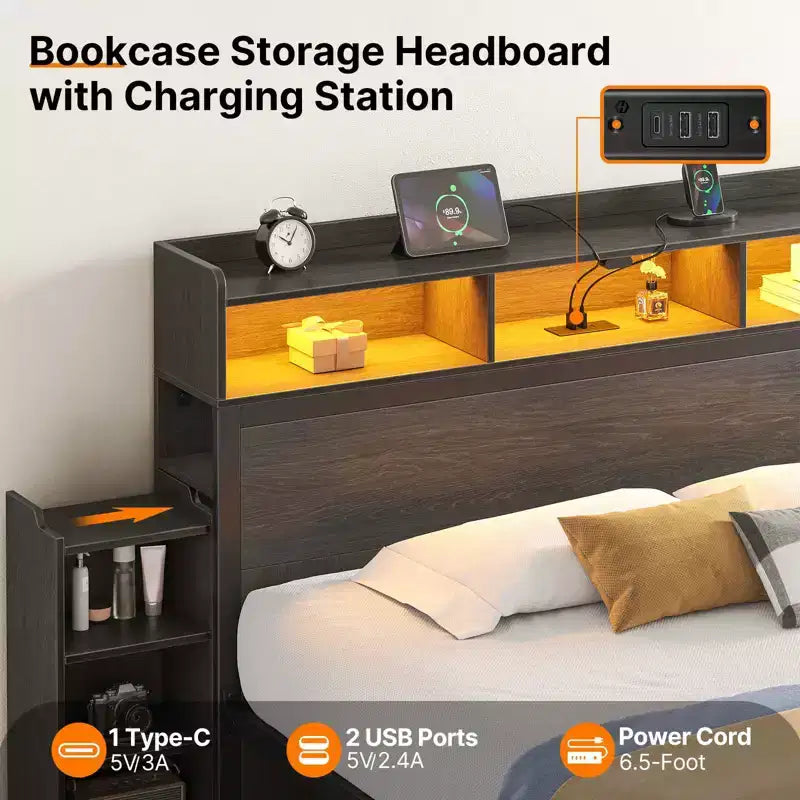 Lit plateforme noir avec lumières LED et station de recharge, tête de lit bibliothèque et étagères coulissantes, pour 2