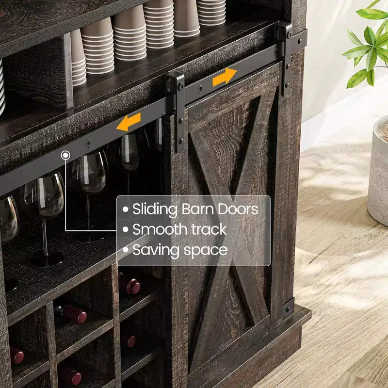 Meuble de bar à café de style rustique marron/chêne foncé/gris/blanc avec porte coulissante de style grange, buffet de rangement haut de 75"