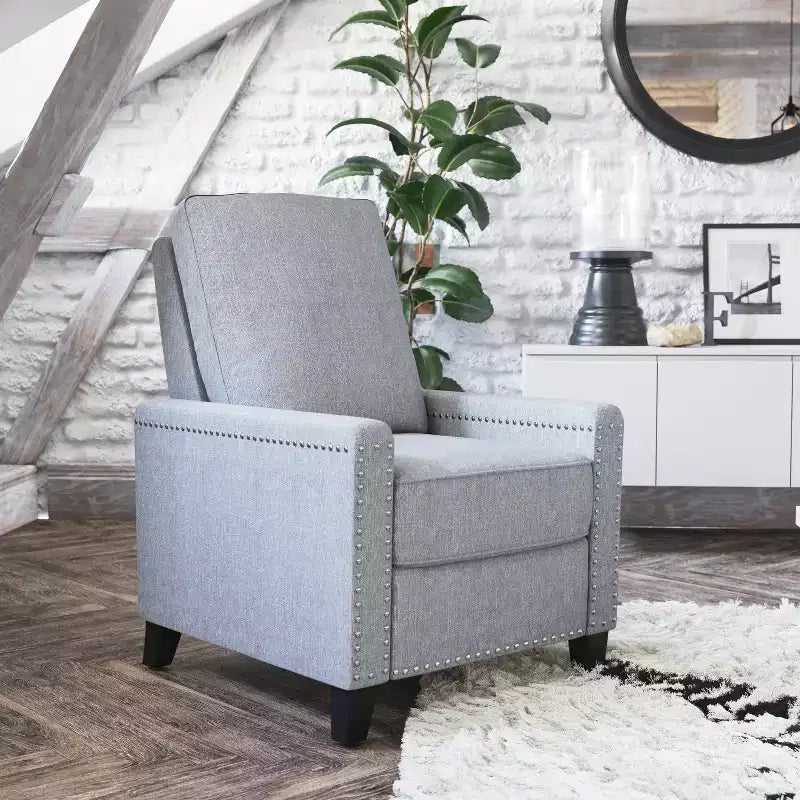 Fauteuil inclinable dossier poussoir en tissu gris / gris clair avec clous décoratifs, une place