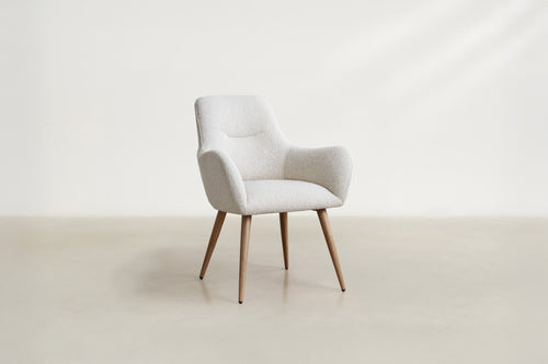 Chaise de salle à manger aux courbes douces et finition taupe